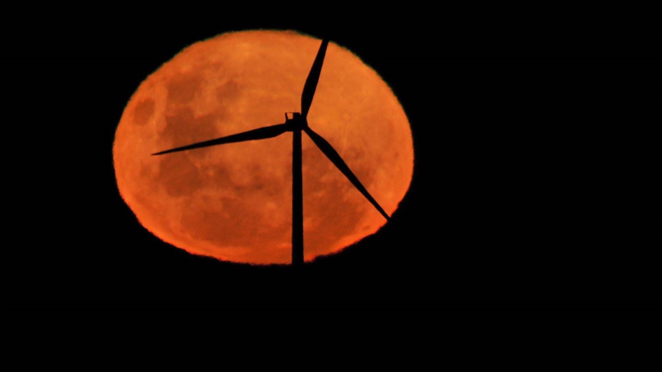 El negocio eólico y la "luna roja" (Foto: Daniel Feldman / Jornada)