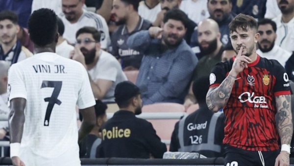 Maffeo mandando callar a Vinicius.