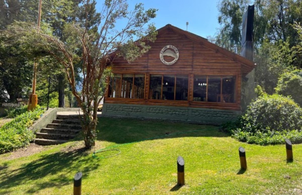 Cabaña del Club Esquel de Pescadores en Los Alerces.