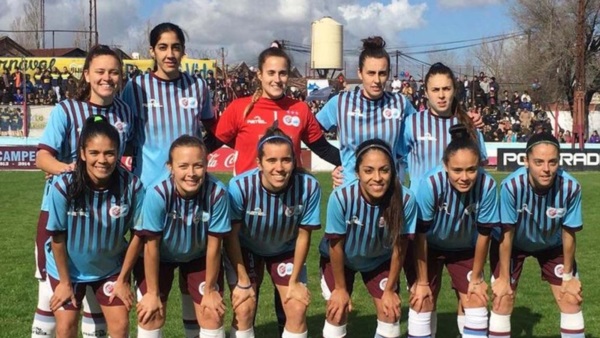 UAI Urquiza quíntuple campeona. Su propia dirigencia pidió que descienda.