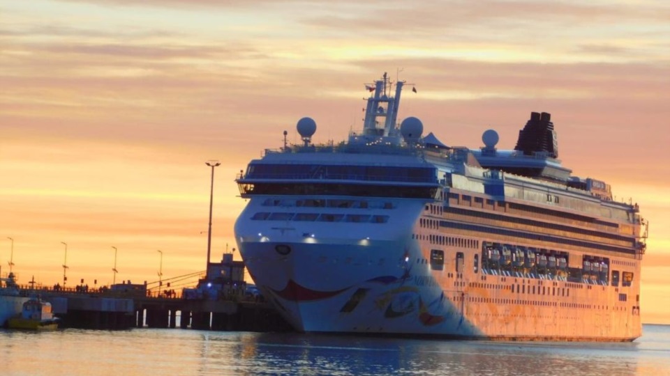 Anoche llegó el crucero Norwegian Star.