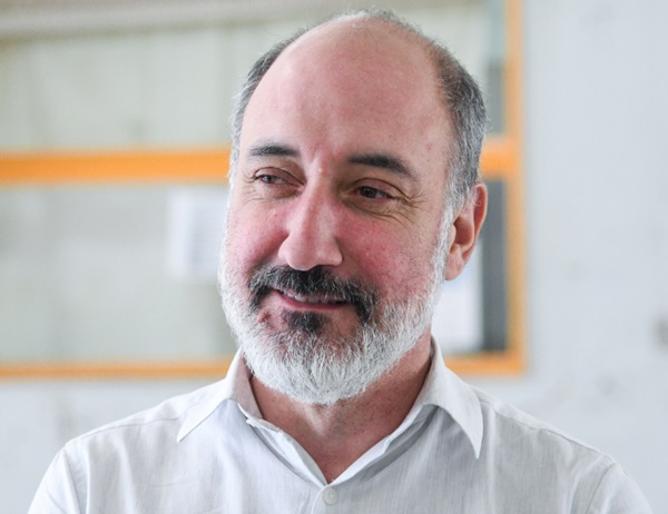 Esteban Abel suena para Servicoop.