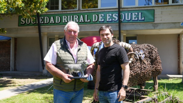 Ignacio Torres junto a Rubén Alonso, ganador del primer premio.