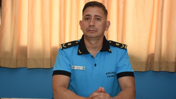 Comisario Inspector, Lautaro Inzunza, Jefe de la Comisaría Tercera de Trelew. Fotografía Sergio Esparza JORNADA
