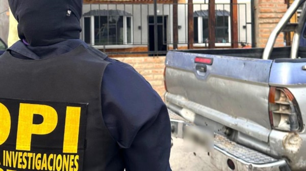 Varios allanamientos con secuestros y detenciones.
