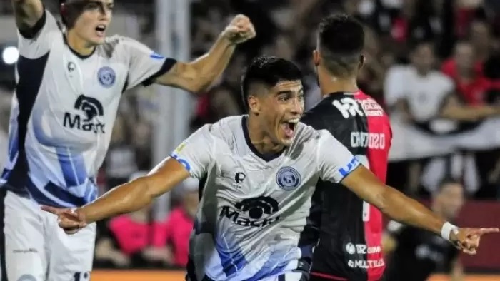 Independiente Rivadavia ganó con un gol del debutante Mauro Peinipil a los 43'.