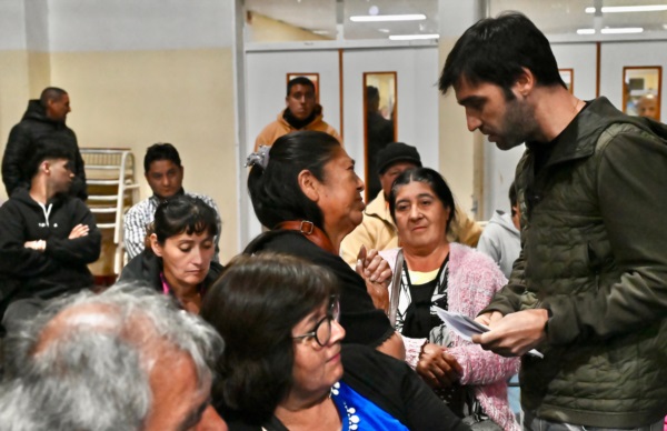 Nacho con vecinos de Epuyén.