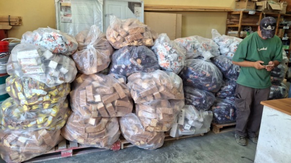Cuatro mil kilogramos de galletitas  y más de 200 kilos de cereales rumbo a Epuyén..