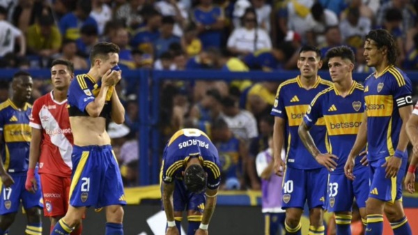 Boca debutó con un discreto empate 0-0 ante Argentinos Juniors en la Bombonera.