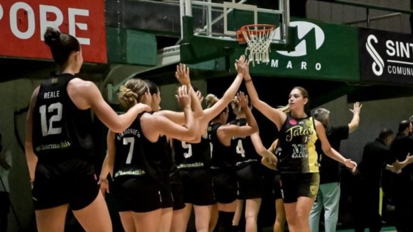 En la tarde del lunes debía disputarse un partido por la máxima categoría del básquet, pero las deportistas denunciaron esta situación.
