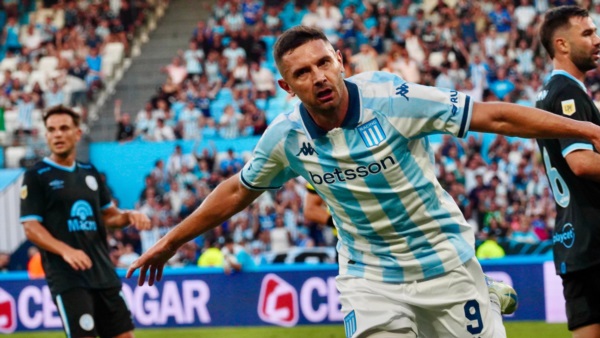 El equipo de Gustavo Costas le ganó 4-0 a Belgrano para seguir en la punta de la Zona A del Torneo Apertura.