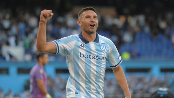 El mejor "9" del fútbol argentino lo tiene Racing con "Maravilla" Martínez".