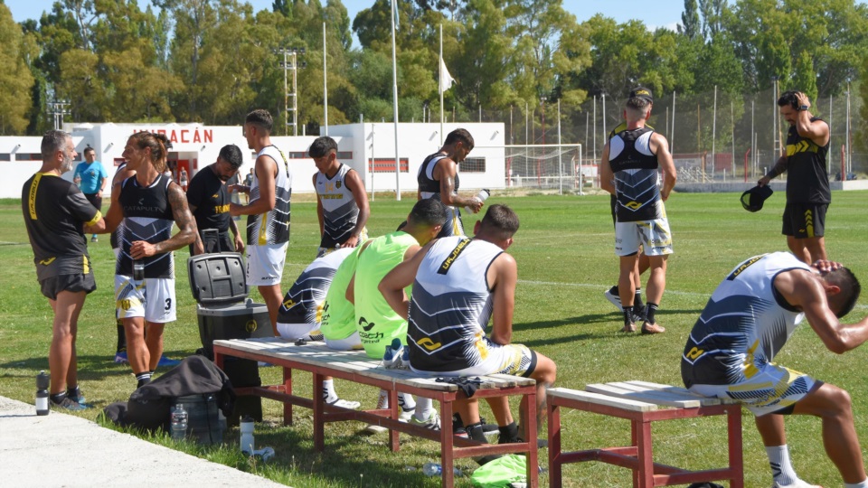 Un momento de descanso en una calurosa mañana. (Foto: Norman Evans/Jornada).