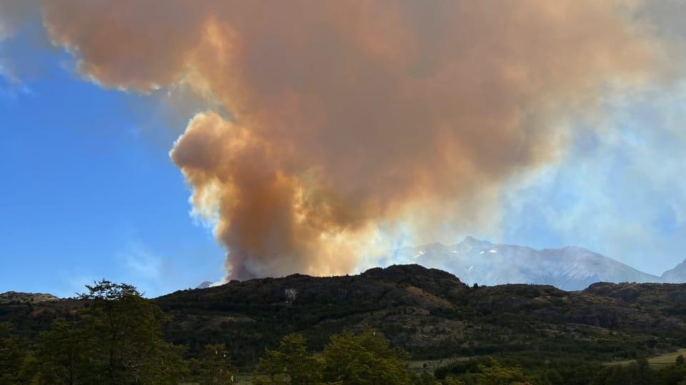 El siniestro continúa activo y lleva afectadas 1.052 hectáreas.