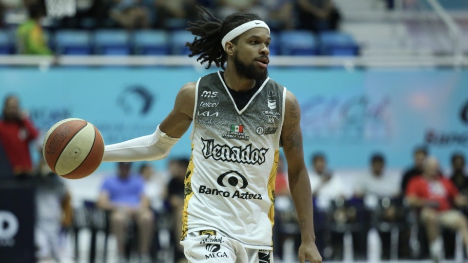 Robert Whitfield cruzó el charco y ya entrena con Gimnasia de Comodoro.