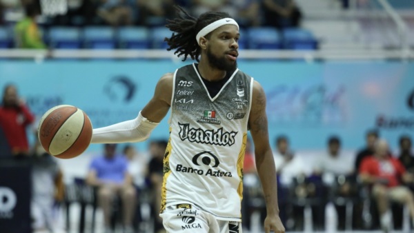 Robert Whitfield cruzó el charco y ya entrena con Gimnasia de Comodoro.