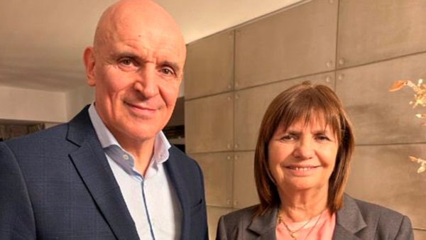 La ministra junto a un candidato bonaerense cada vez más complicado, en tiempos mejores.