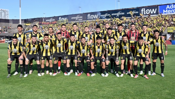 Los 23 futbolistas del Aurinegro. Foto: Daniel Feldman/Jornada Medios. 