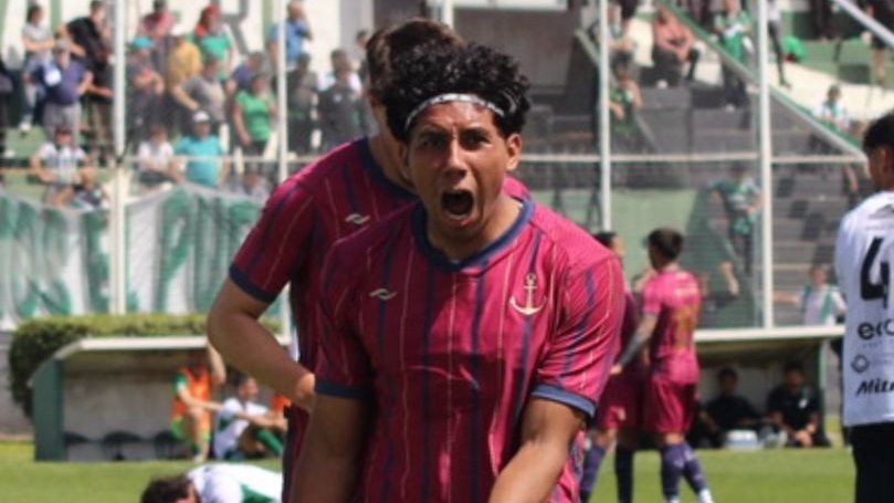 Alan Silva y el gol que aseguró la clasificación. (Fotos: Steph Borboroglu / Prensa Brown).