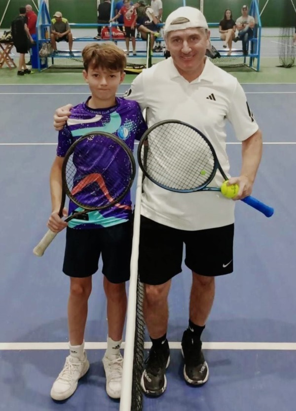 Alfonso Weigel y su rival en la final de 4º Caballeros, Javier Oller.