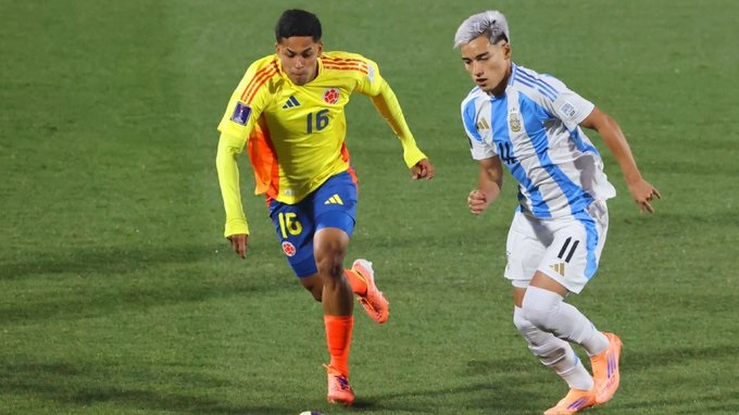 El comodorense Ian Subiabre es uno de los delanteros titulares.