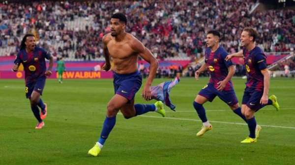 Barcelona triunfa con gol agónico de Ronald Araújo y se pone líder provisional de LaLiga Española.