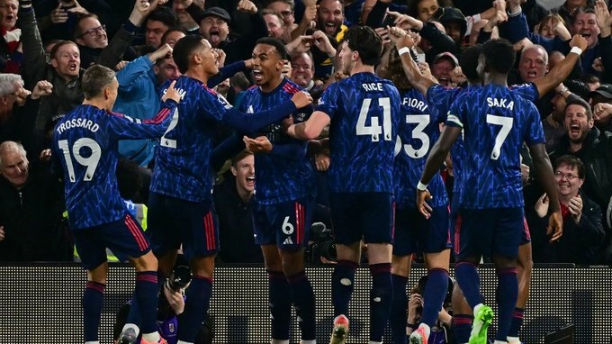 Un gol de Leandro Trossard en el segundo tiempo le dio el triunfo al Arsenal.