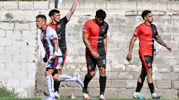 Bravo, goleador y figura de la tarde. Foto: Daniel Feldman. 