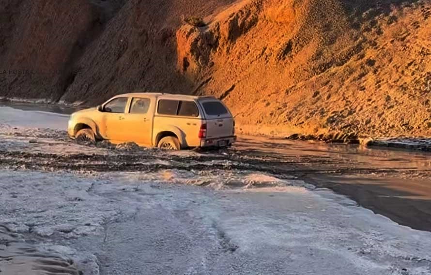 Desesperado pedido de familiares para que se abra la camioneta