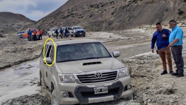 La camioneta de la pareja desaparecida. Uno de los cristales estaba roto.