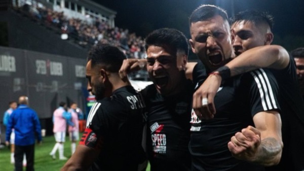Riestra imparable. Se encuentra líder absoluto de la Zona B con 27 puntos. Además, subió al 4to lugar de la Tabla Anual.