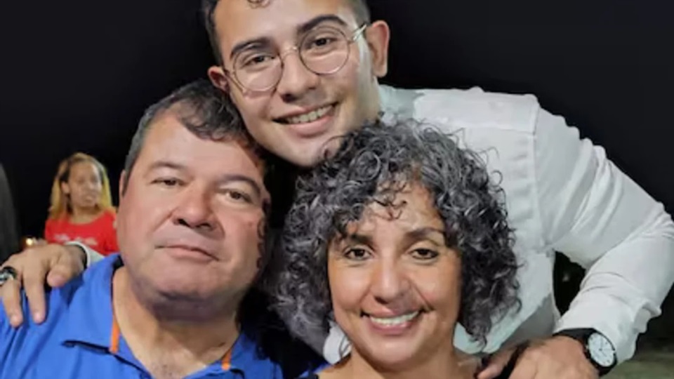 César Sena / abajo izquierda: Emerenciano Sena / abajo derecha: Marcela Acuña.