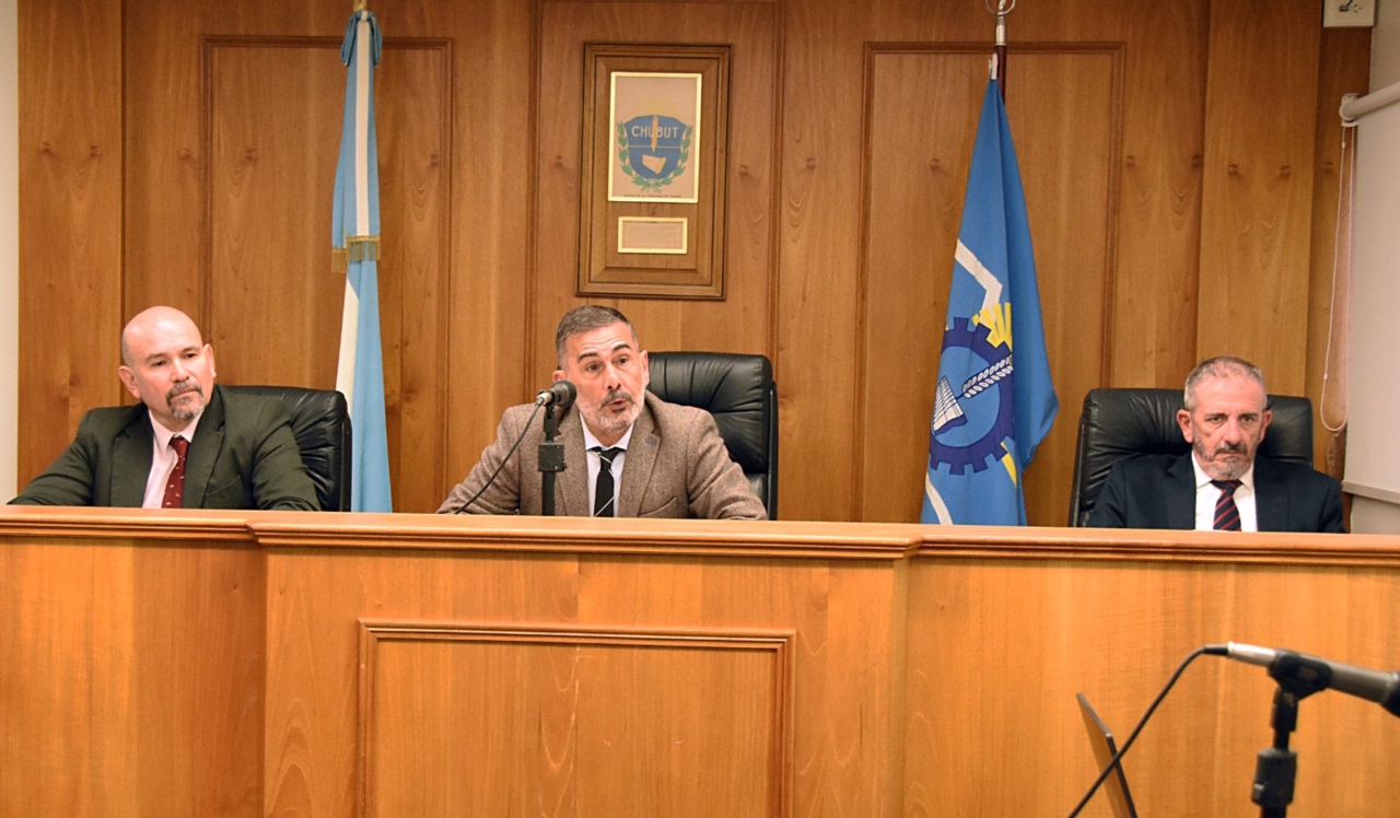 Barrios (izquierda), Defranco y Zaratiegui, los camaristas. 