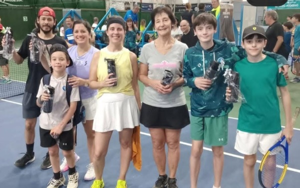 El equipo ganador con Ayala, Gigena, Damboriana y Vulcano (padre e hijo).
