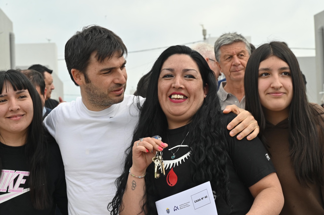 Entrega de viviendas en Trelew.