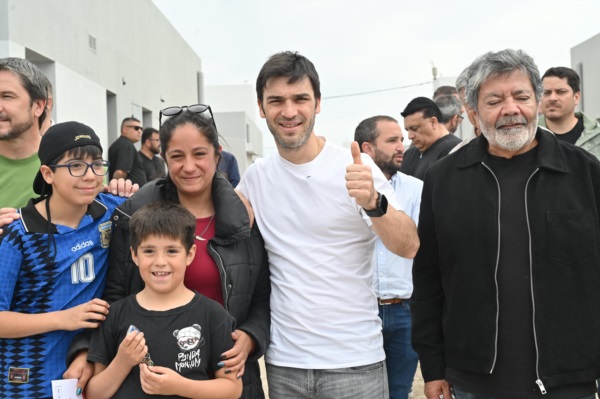 Entrega de viviendas en Trelew. 