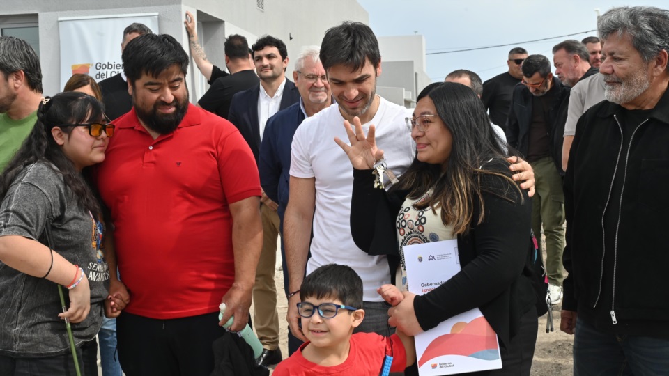 Entrega de viviendas en Trelew. 