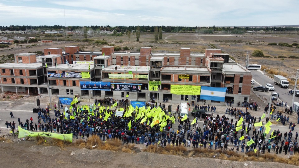 Torres, junto a la UOCRA anunció el reinicio de casas del Pro.Cre.ar