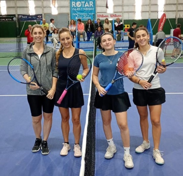 Arancón-Andrade y Larrañaga-Flori, dos de las parejas de 3° Damas. 