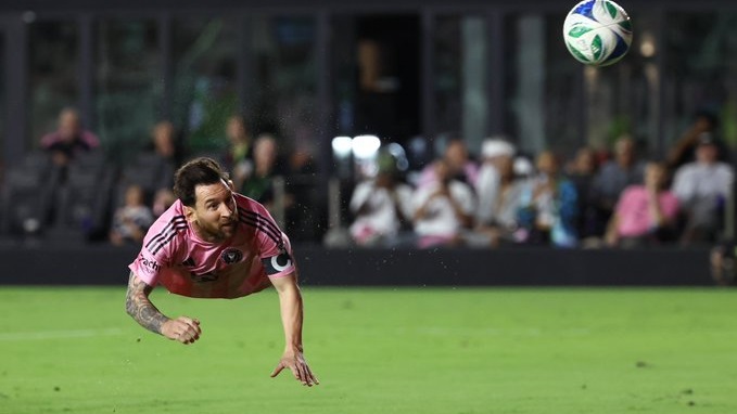 De palomita, Messi convirtió el gol que puso en ventaja al Inter Miami.