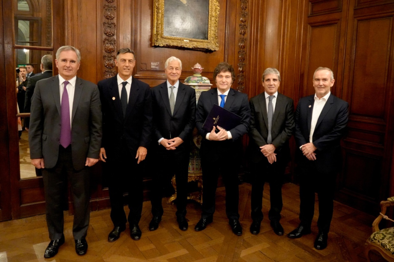 Milei, a la izquierda de Jamie Dimon, CEO de JP Morgan.