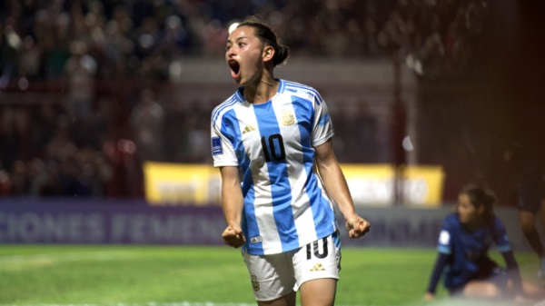 Se gritan los goles de esa manera con la celeste y blanca y con la 10; en el pecho y en la espalda.
