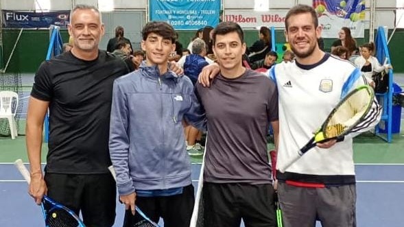 Gran triunfo de Mariano Videla-Julián Villegas sobre Daniel y Lorenzo March  en 1°/2° categoría.