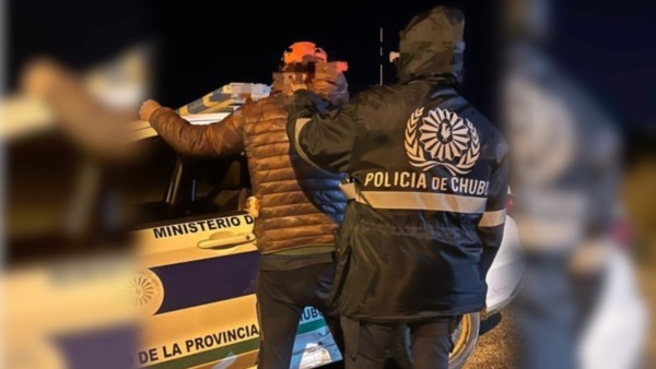 Los delincuentes fueron aprehendidos en plena vía pública.
