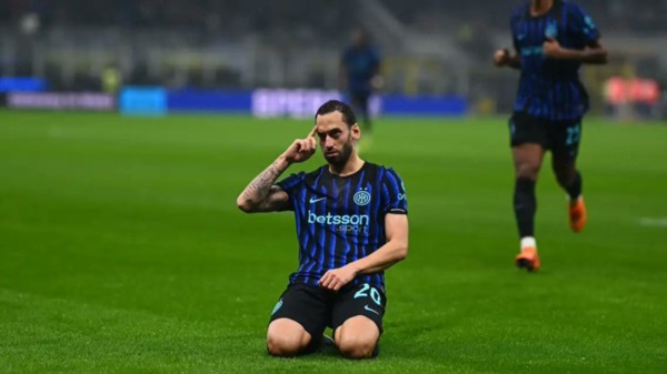 Çalhanoglu marcó un doblete en la goleada del Inter sobre Fiorentina.