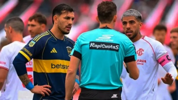 El juez Nicolás Lamolina expulsó al hijo de Claudio Tapia en el primer tiempo.