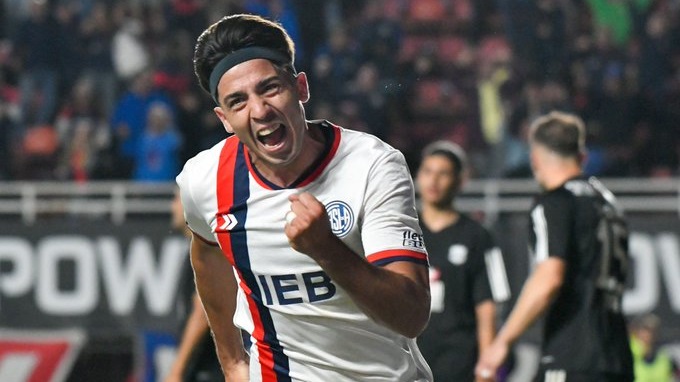 San Lorenzo volvió a festejar en el Nuevo Gasómetro y superó a Riestra para afirmar su lugar en los playoffs. 