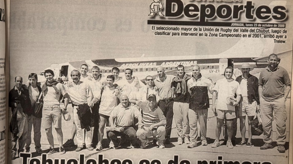 Delegación de Tehuelches tras su arribo a Trelew con el ascenso en el bolsillo.