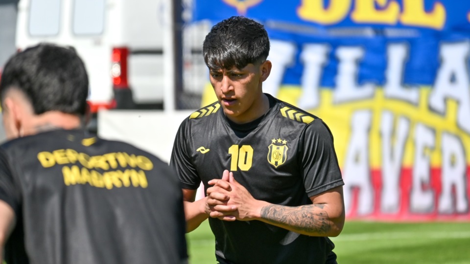 El trelewense Thiago Nicolas juega como titular con la '10' en el Aurinegro. Foto: Natalia Ledesma.