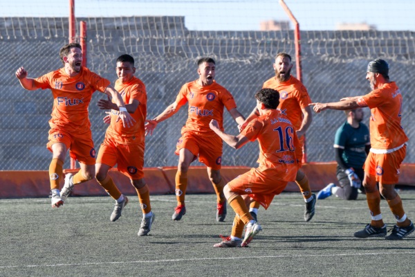 Egurza grita el 1-0 de Moreno. Foto: Mariano Di Giusto/Jornada Medios.